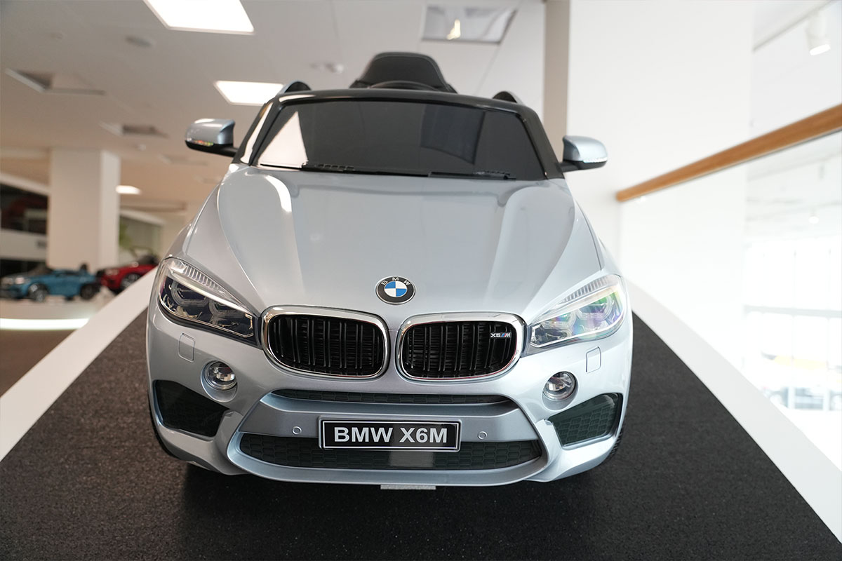 Электромобиль BMW X6M Электрокар входит в стоимость праздничной программы 