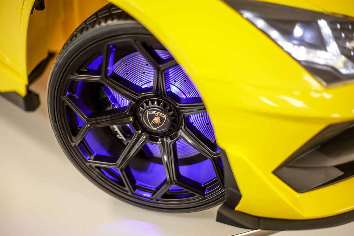 Электромобиль Lamborghini Aventador SVJ  Электрокар входит в стоимость праздничной программы 