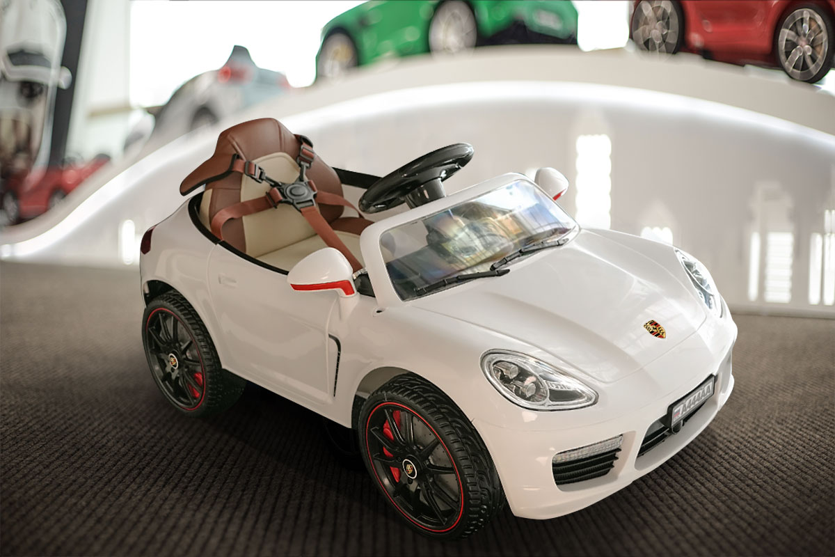 Электромобиль Porsche Panamera Электрокар входит в стоимость праздничной программы 